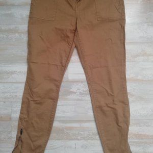 Tommy Hilfiger khakis in good condition